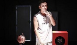 好友爆料刘烨喝酒视频,好友曝光海量饮酒视频引热议