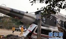 爆料飞机坠机事故视频,坠机事故现场视频曝光，揭秘事故瞬间