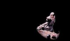 艳鬼追魂手机在线观看,惊悚手机直播，生死边缘的逃亡之旅