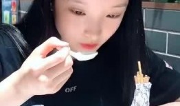 网红小姐姐吃瓜