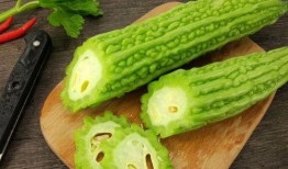 网红吃100斤瓜,场面壮观引热议