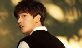 爆料杨洋抽烟喝酒视频,揭秘明星私下生活一面